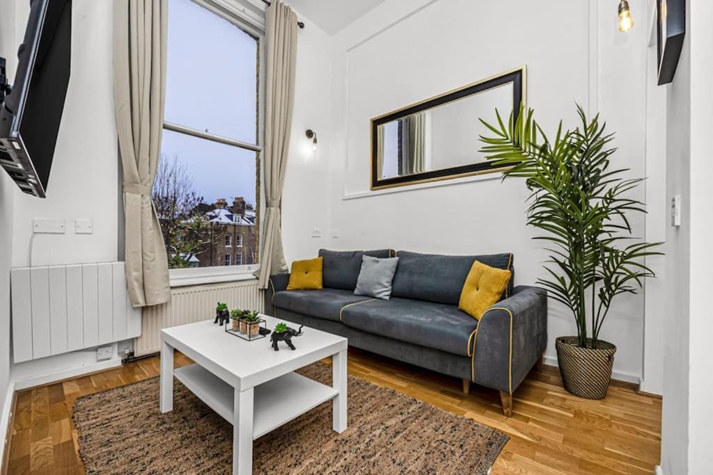 דירות לונדון Deluxe Flat On Kentish Town מראה חיצוני תמונה